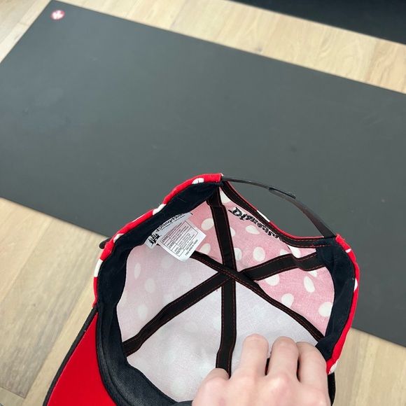 Minnie Mouse Disney hat - Picture 3 of 4